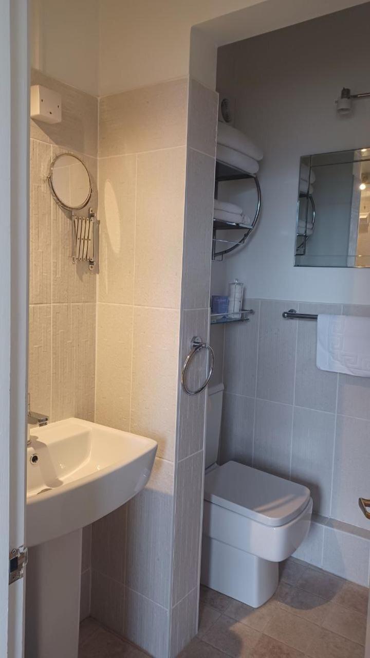Glan Heulog Hotel Конуи Екстериор снимка