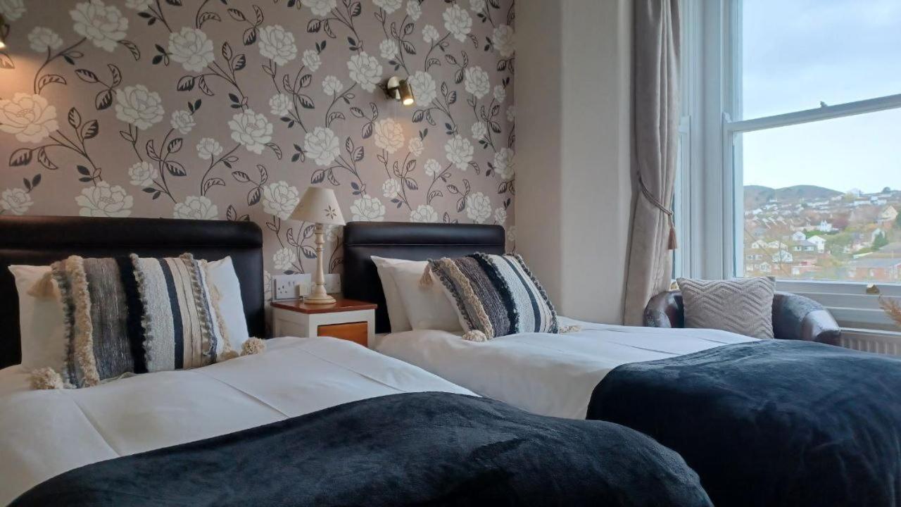 Glan Heulog Hotel Конуи Стая снимка