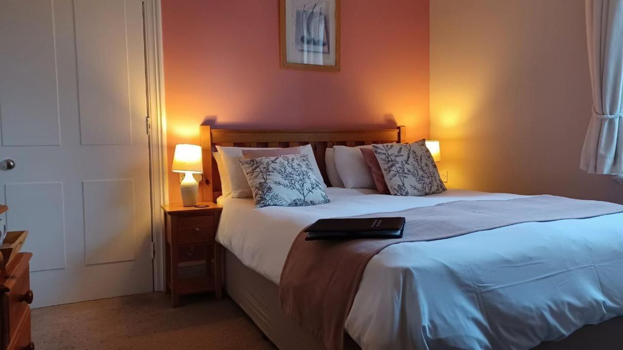 Glan Heulog Hotel Конуи Екстериор снимка