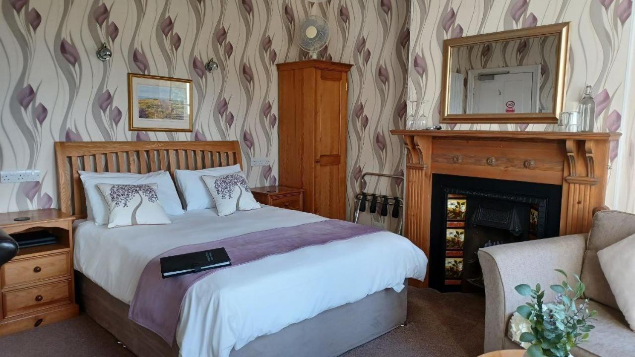 Glan Heulog Hotel Конуи Екстериор снимка