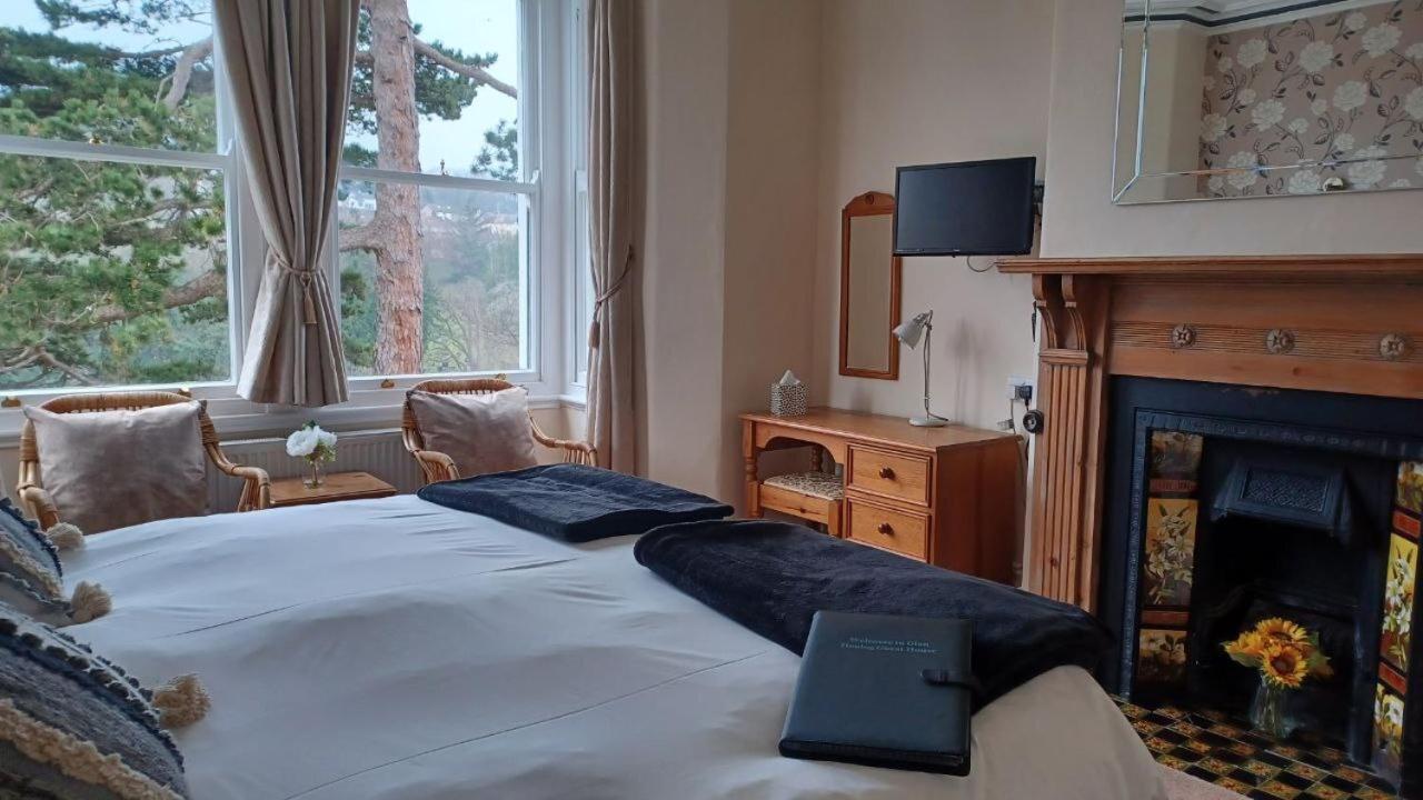 Glan Heulog Hotel Конуи Екстериор снимка
