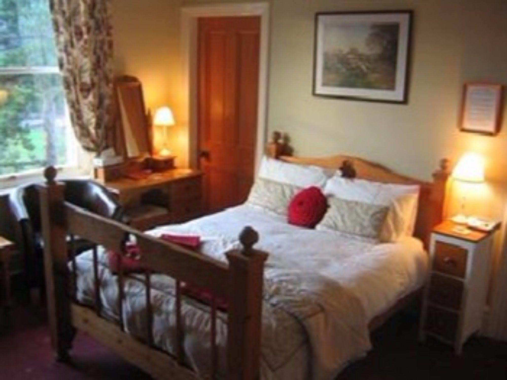 Glan Heulog Hotel Конуи Екстериор снимка