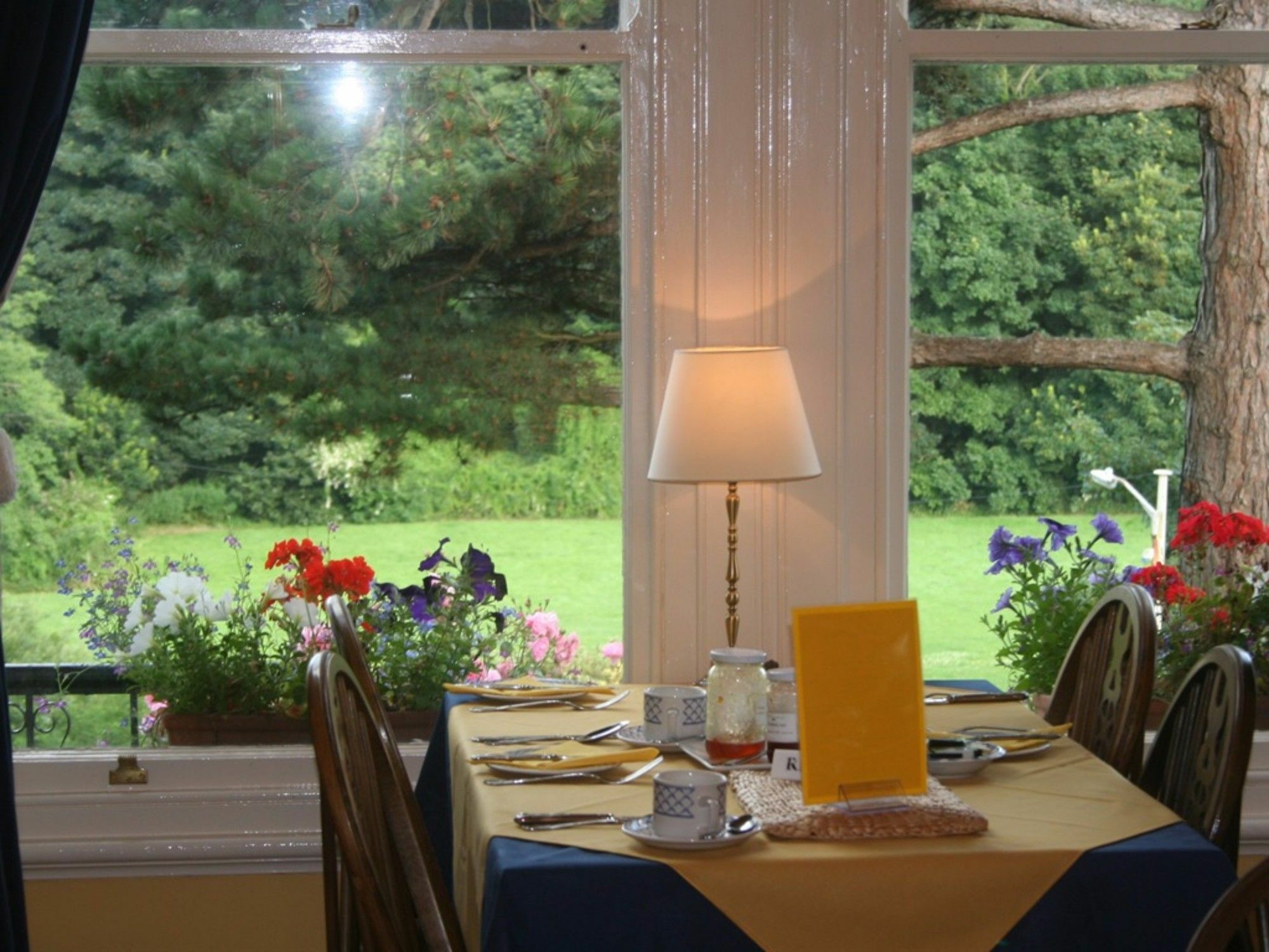 Glan Heulog Hotel Конуи Екстериор снимка